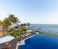 Вилла Tirtha Bayu I, Вилла на берегу моря